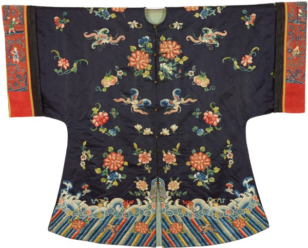 民族服饰- 汉族- 石青缎五彩绣落花流水花蝶纹对襟挽袖女褂