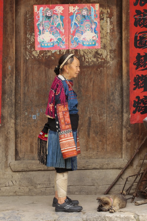 民族服饰- 苗族- 贵州平塘卡罗乡苗族蜡染刺绣贯头衣