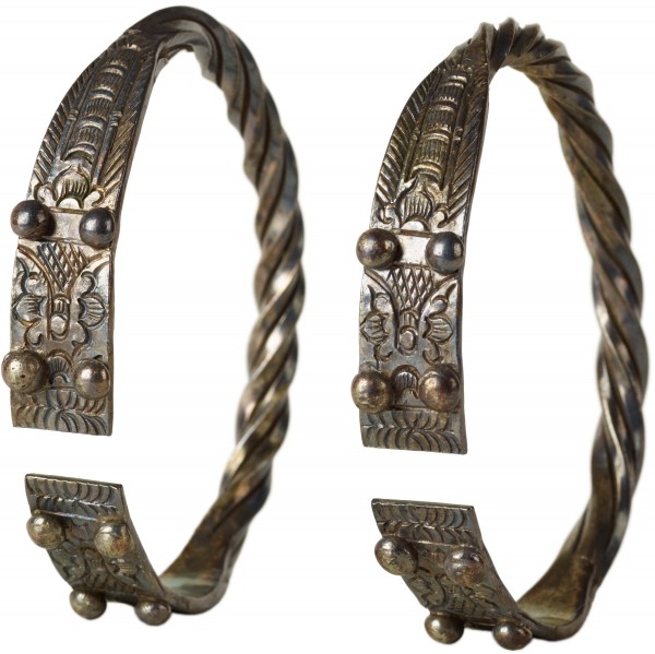 贵州台江施洞塘坝苗族蝶纹扭丝银手镯